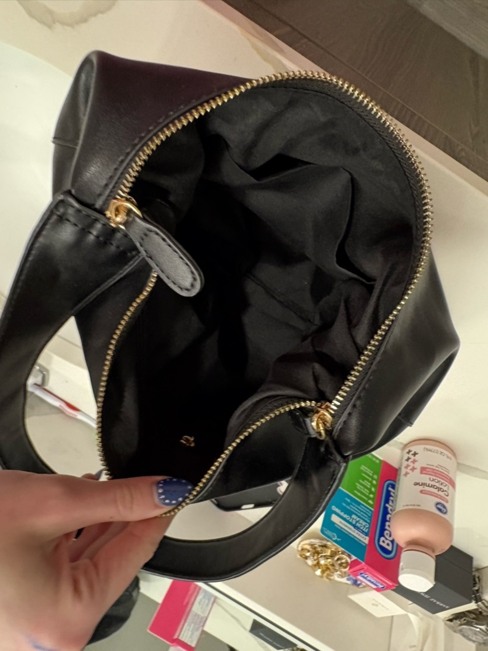 *NWOT* Real Leather Black Shoulder Bag - Picture 4 of 4